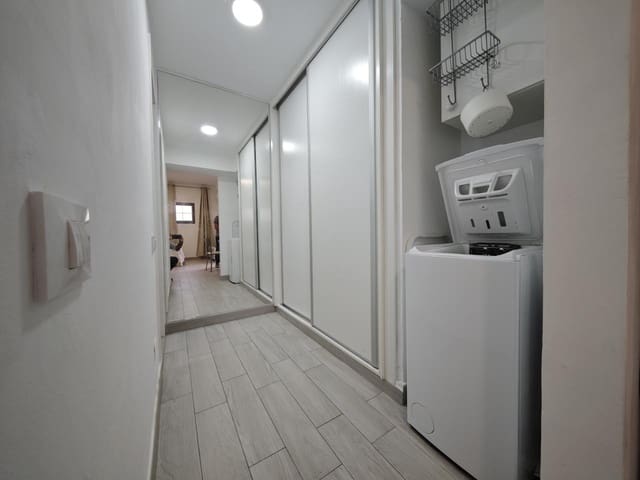 Flat for rent in Maspalomas, San Bartolomé de Tirajana with pool - € 900 (Ref: 8439477)