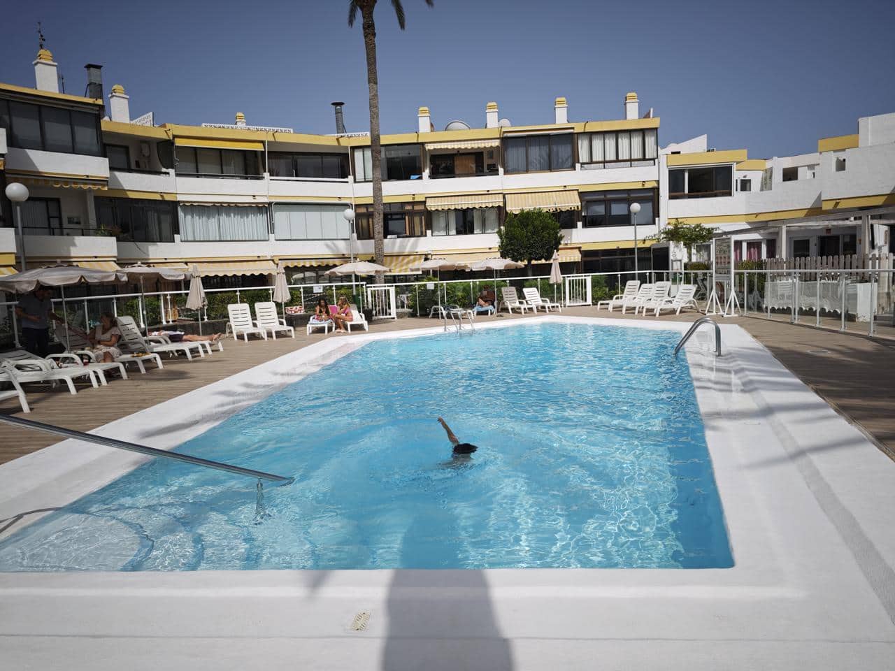 Flat te huur in Maspalomas met zwembad - € 900 (Ref: 8439477)