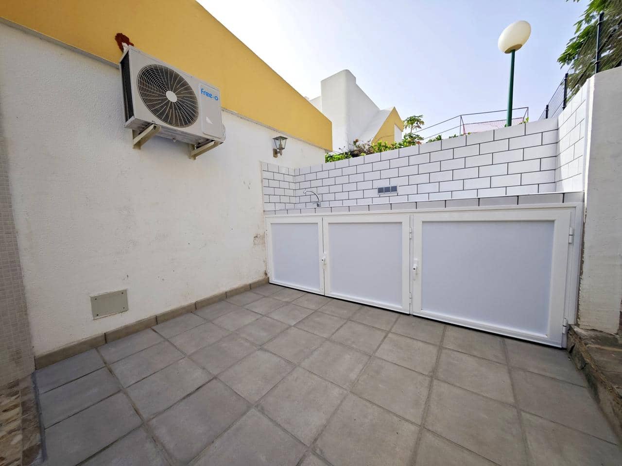 1 Zimmer Bungalow zu vermieten in Maspalomas mit Pool - 1.250 € (Ref: 8440036)