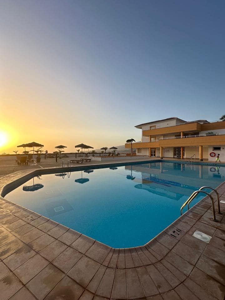 Piso de 2 habitaciones en Costa Adeje en alquiler con piscina garaje - 1.400 € (Ref: 8469696)