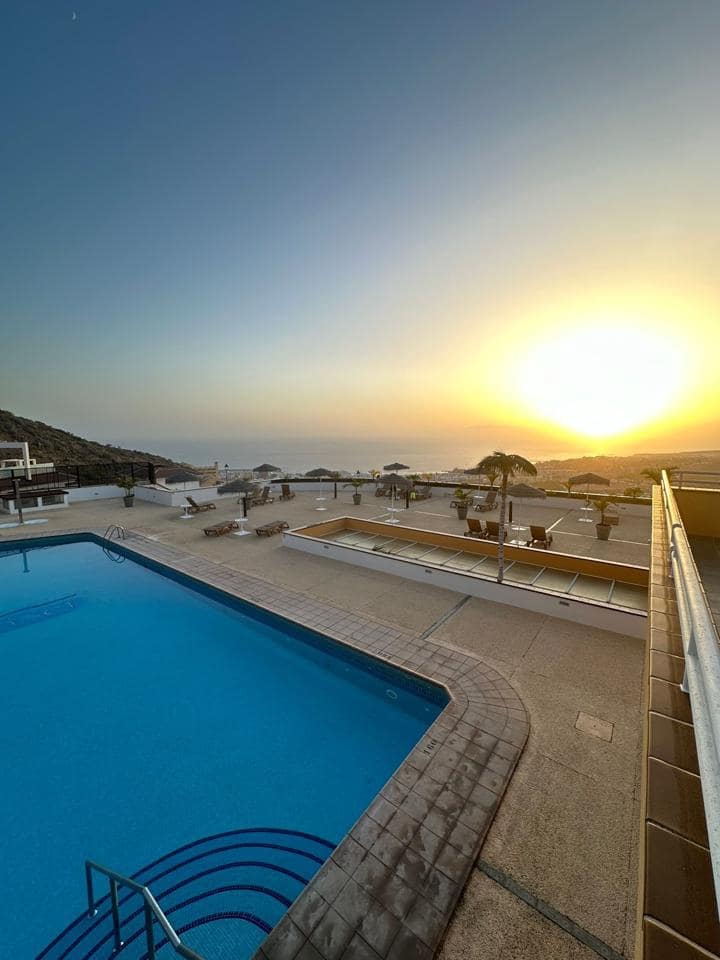 Piso de 2 habitaciones en Costa Adeje en alquiler con piscina garaje - 1.400 € (Ref: 8469696)