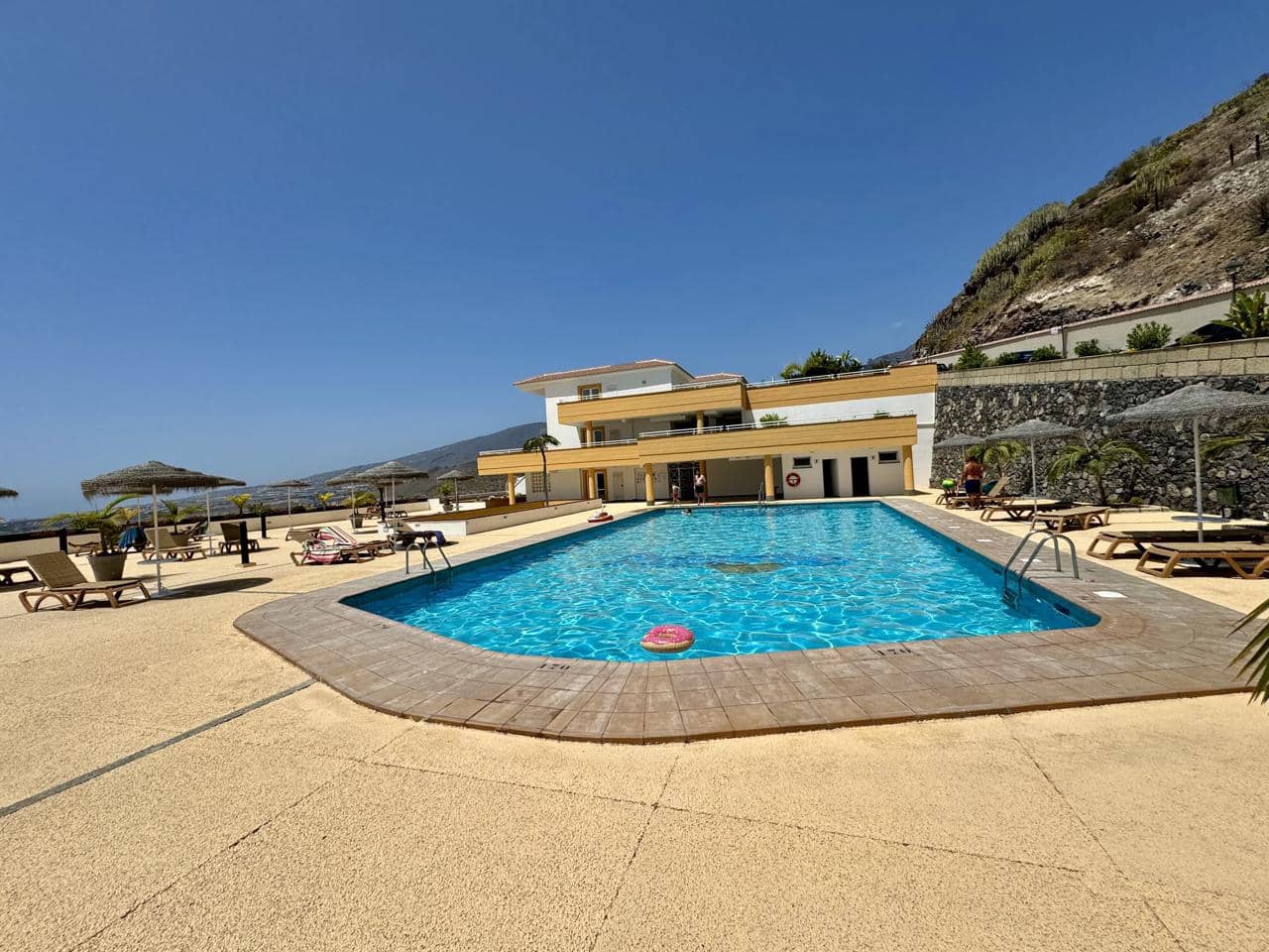 Piso de 2 habitaciones en Costa Adeje en alquiler con piscina garaje - 1.400 € (Ref: 8469696)