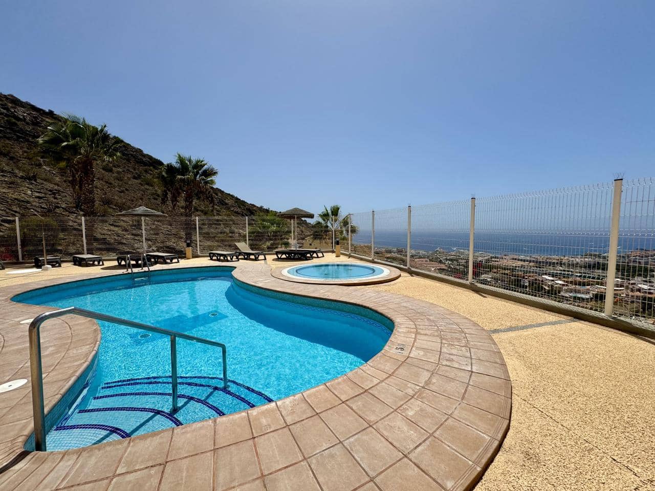 Piso de 2 habitaciones en Costa Adeje en alquiler con piscina garaje - 1.400 € (Ref: 8469696)
