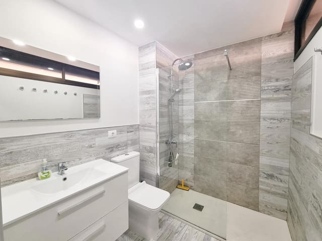 1 makuuhuone Asunto vuokrattavana paikassa Playa del Inglés, San Bartolomé de Tirajana mukana uima-altaan - 1 300 € (Ref: 8499509)