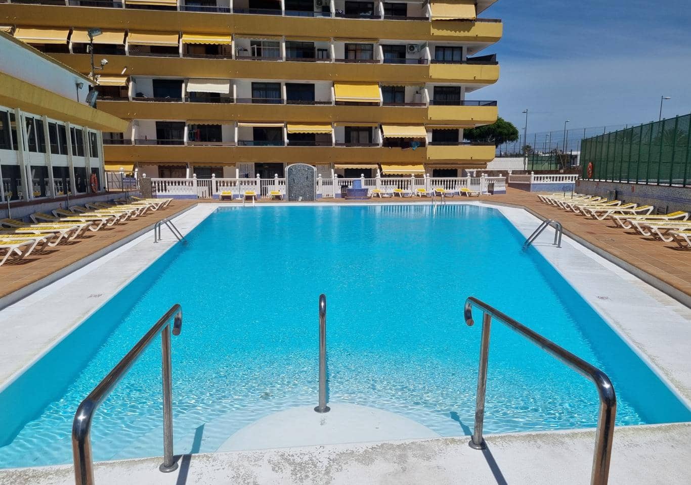 1 slaapkamer Flat te huur in San Bartolome de Tirajana met zwembad - € 1.300 (Ref: 8499509)