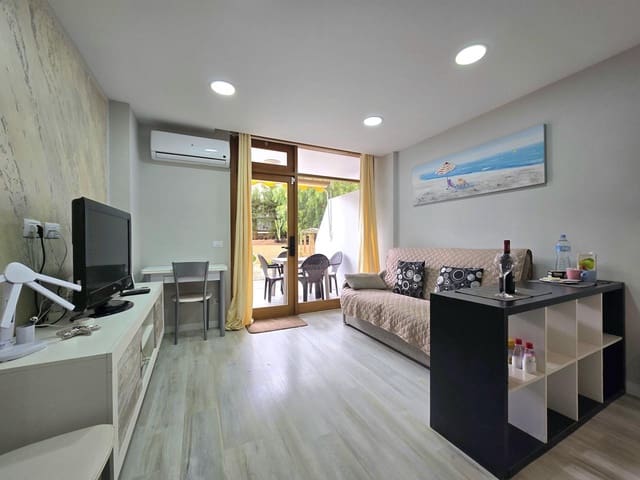 1 makuuhuone Asunto vuokrattavana paikassa Playa del Inglés, San Bartolomé de Tirajana mukana uima-altaan - 1 300 € (Ref: 8499509)