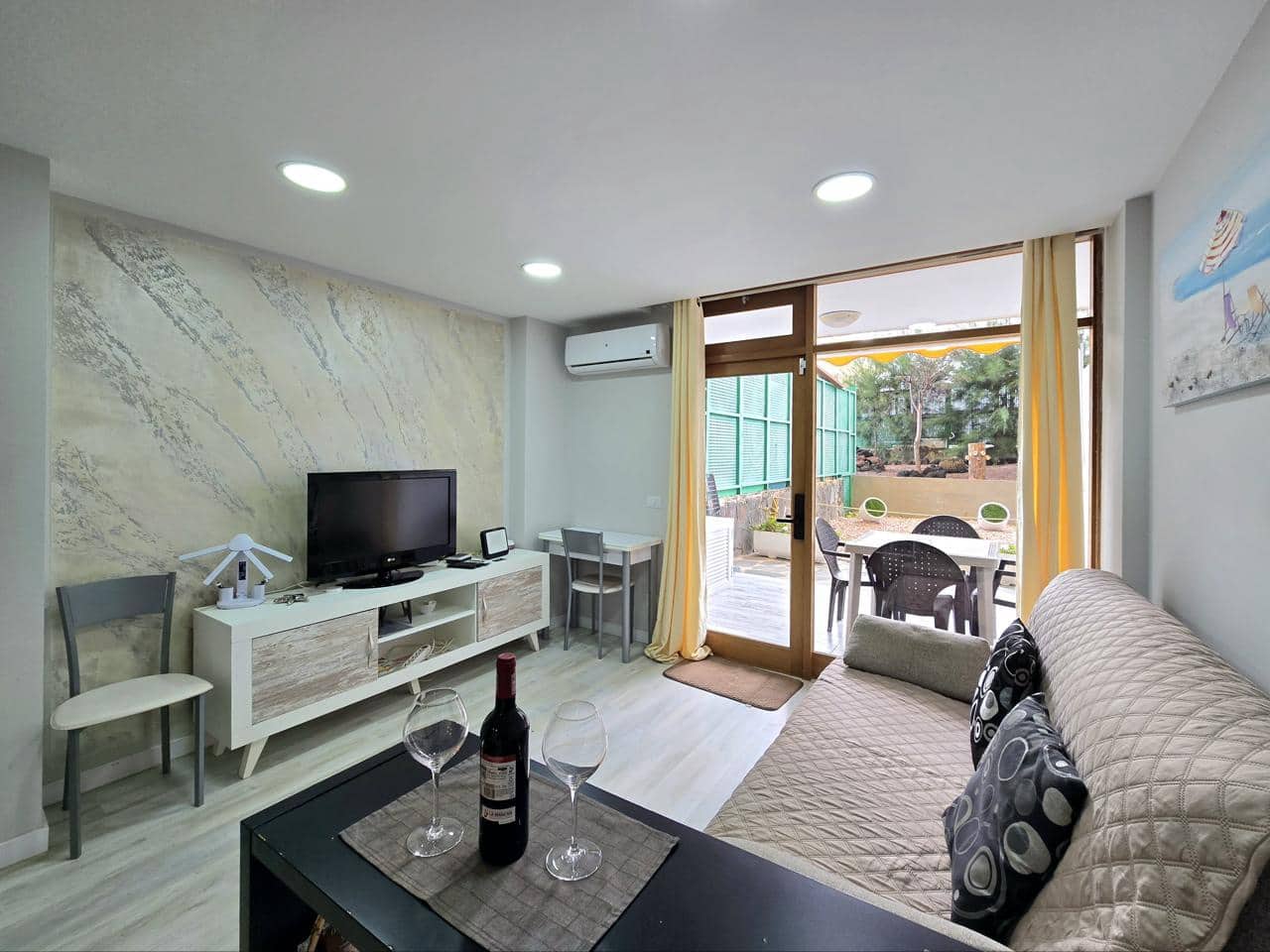1 slaapkamer Flat te huur in San Bartolome de Tirajana met zwembad - € 1.300 (Ref: 8499509)