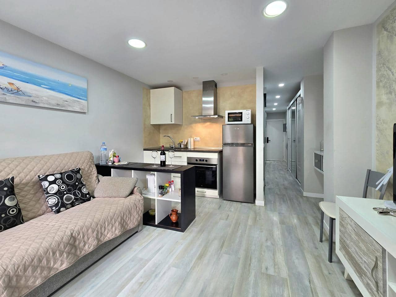 1 slaapkamer Flat te huur in San Bartolome de Tirajana met zwembad - € 1.300 (Ref: 8499509)