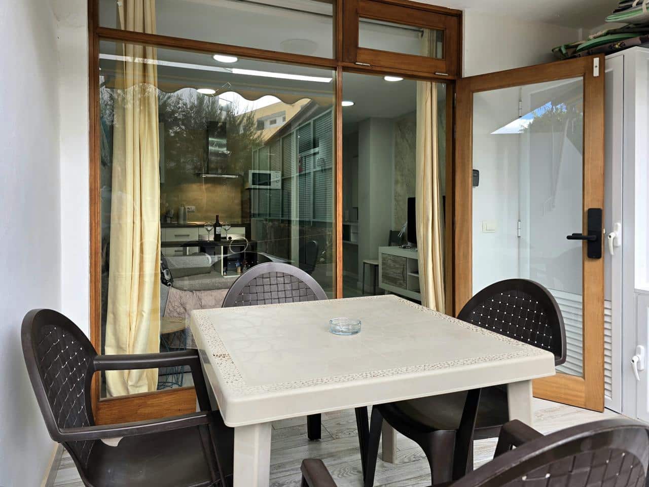 1 slaapkamer Flat te huur in San Bartolome de Tirajana met zwembad - € 1.300 (Ref: 8499509)