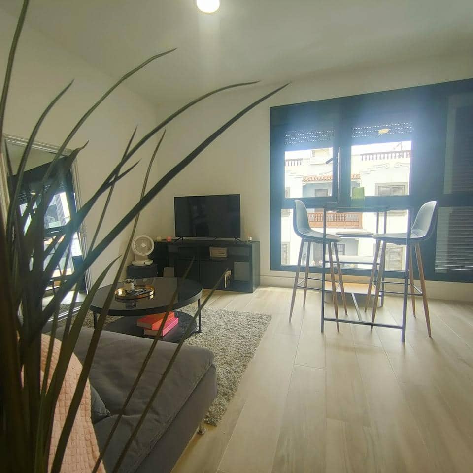 Leilighet til leie i Las Palmas de Gran Canaria - € 1 000 (Ref: 8508122)