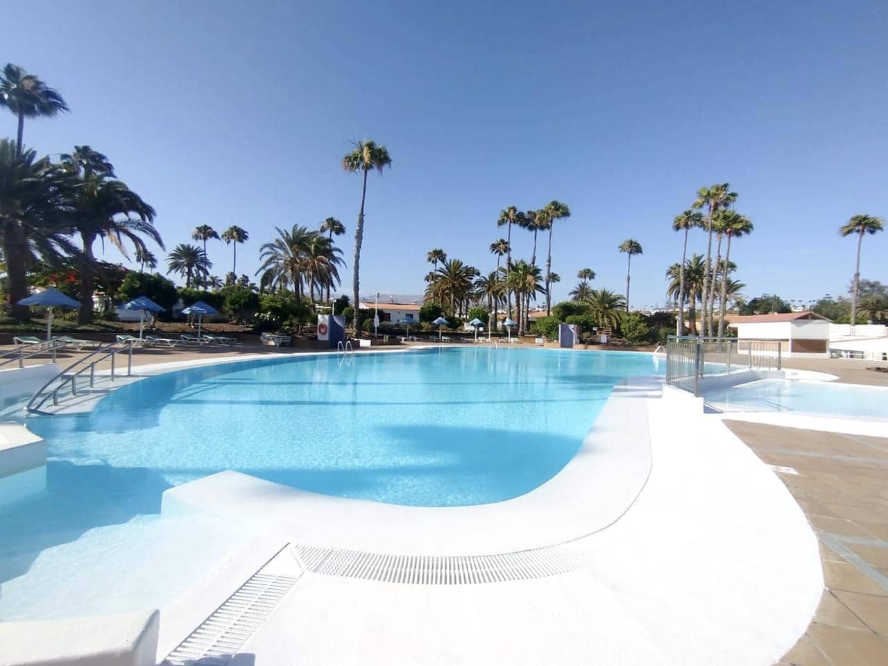 Bungalow de 2 habitaciones en Campo Internacional en alquiler con piscina - 1.800 € (Ref: 8553873)