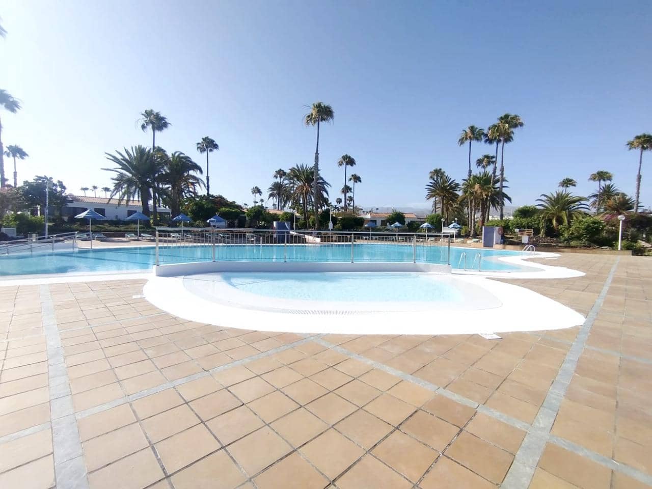 Bungalow de 2 habitaciones en Campo Internacional en alquiler con piscina - 1.800 € (Ref: 8553873)