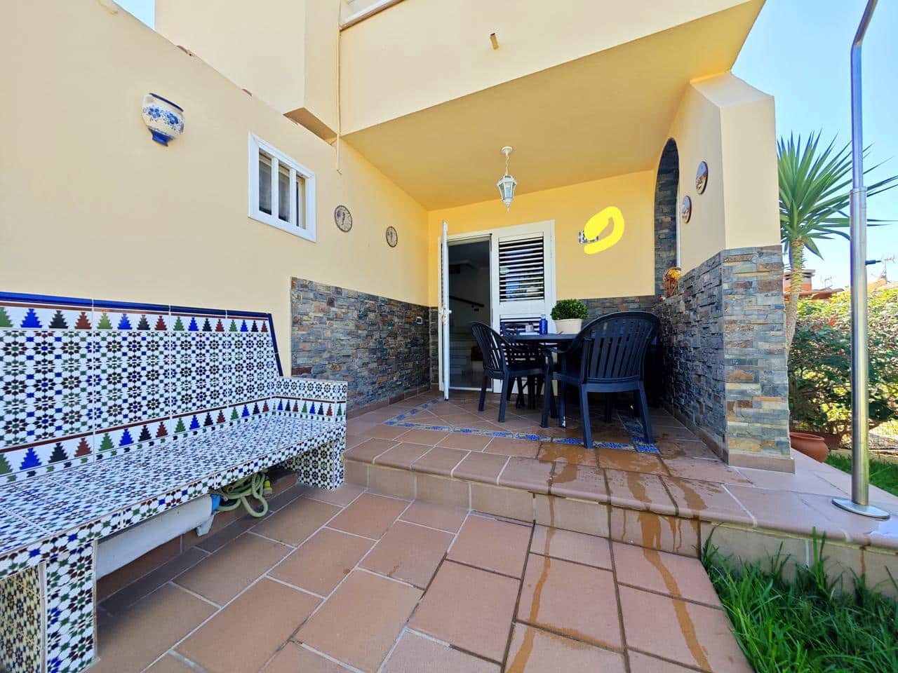 1 Zimmer Villa zu vermieten in Sonneland mit Pool - 1.250 € (Ref: 8599099)