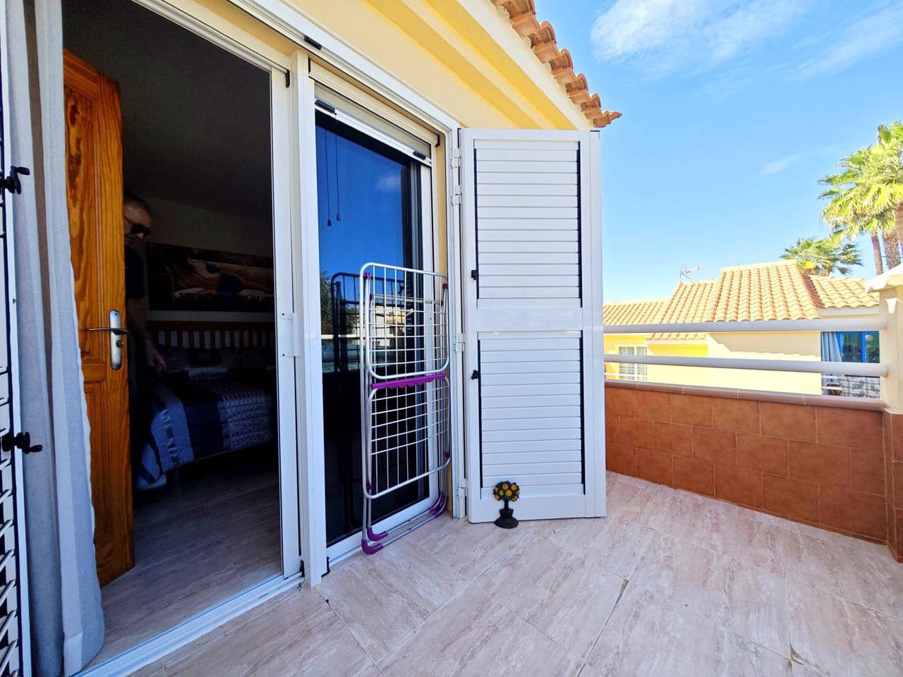 1 Zimmer Villa zu vermieten in Sonneland mit Pool - 1.250 € (Ref: 8599099)