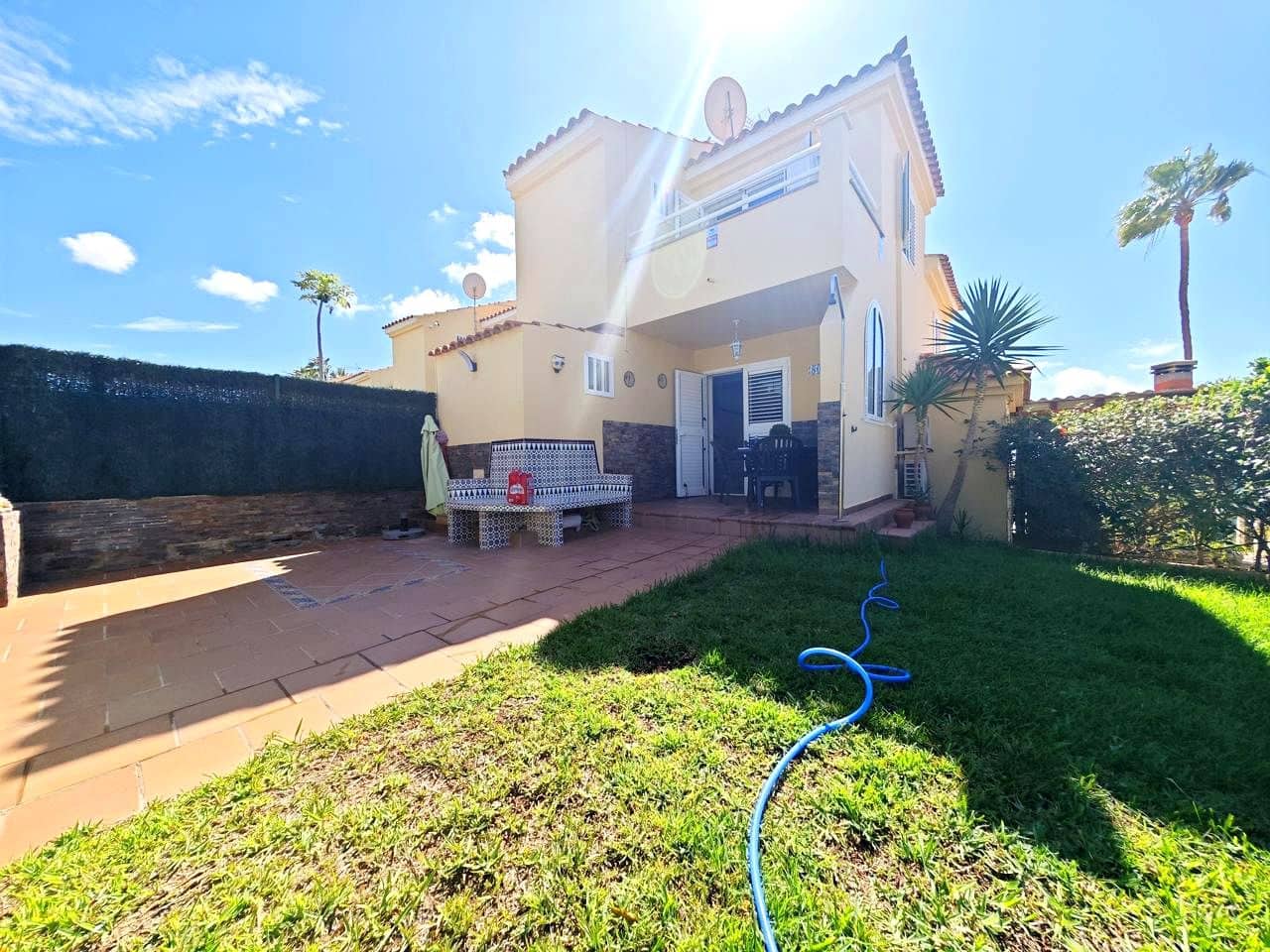 1 Zimmer Villa zu vermieten in Sonneland mit Pool - 1.250 € (Ref: 8599099)