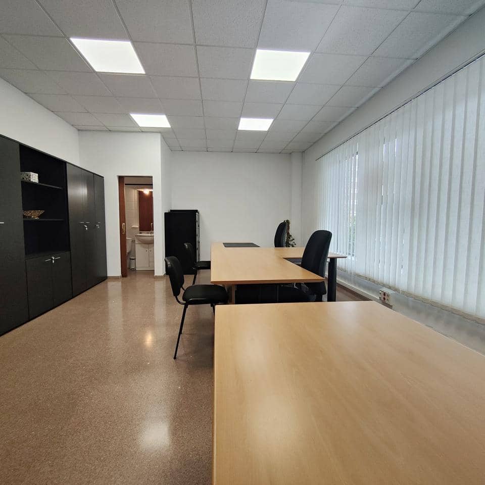 Office for rent in Las Palmas de Gran Canaria - € 650 (Ref: 8697733)