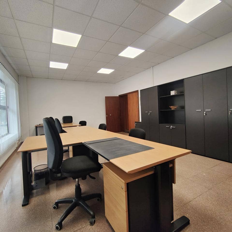 Office for rent in Las Palmas de Gran Canaria - € 650 (Ref: 8697733)