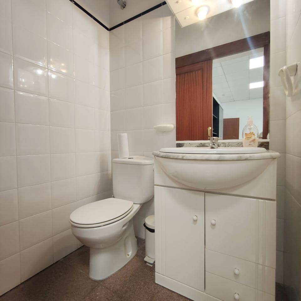 Office for rent in Las Palmas de Gran Canaria - € 650 (Ref: 8697733)