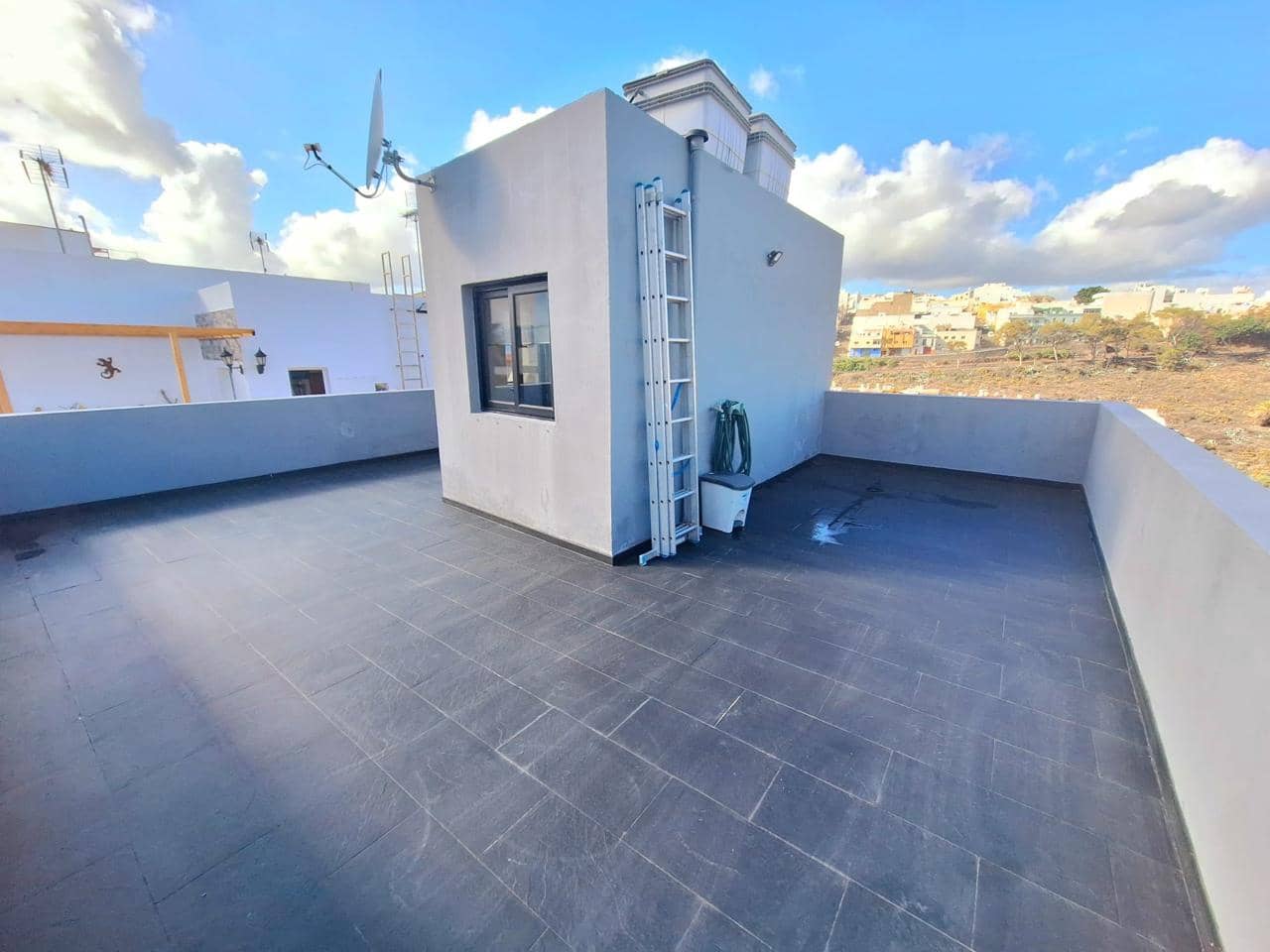 2 bedroom Villa for rent in Arucas with garage - € 1,370 (Ref: 8715152)