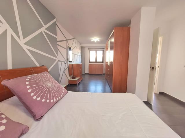 Villa/Maison de 2 chambres à louer à Arucas avec garage - 1 370 € (Ref: 8715152)