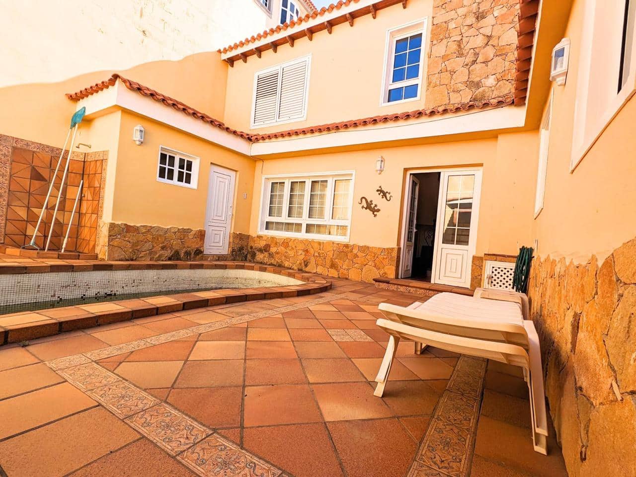 3 soveværelse Villa til leje i Las Palmas de Gran Canaria med swimmingpool garage - € 1.750 (Ref: 8774140)