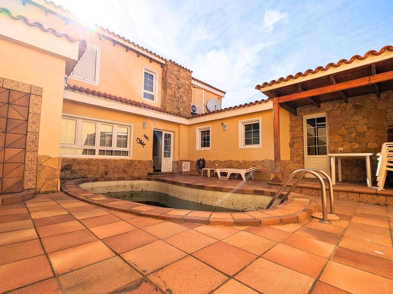 3 soveværelse Villa til leje i Las Palmas de Gran Canaria med swimmingpool garage - € 1.750 (Ref: 8774140)