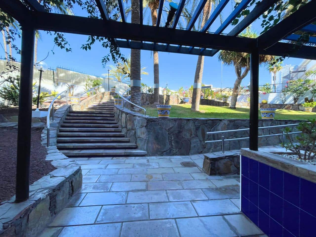 Appartement de 2 chambres à louer à Playa del Ingles avec piscine garage - 1 050 € (Ref: 8812034)