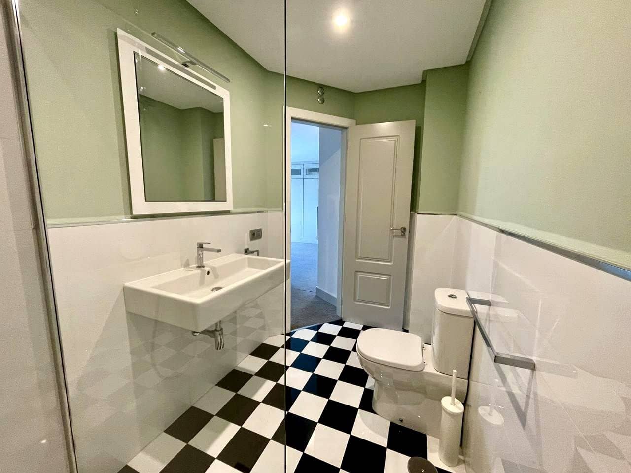 2 soveværelse Lejlighed til leje i Las Palmas de Gran Canaria med garage - € 1.500 (Ref: 8892208)