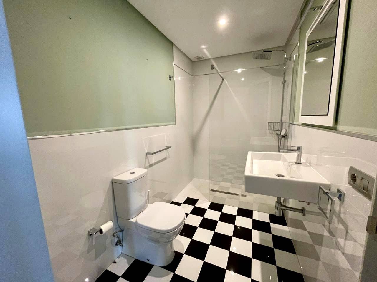 2 soveværelse Lejlighed til leje i Las Palmas de Gran Canaria med garage - € 1.500 (Ref: 8892208)