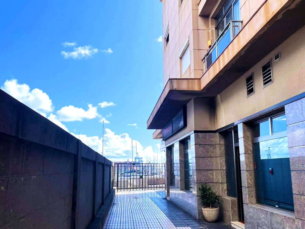 2 soveværelse Lejlighed til leje i Las Palmas de Gran Canaria med garage - € 1.500 (Ref: 8892208)