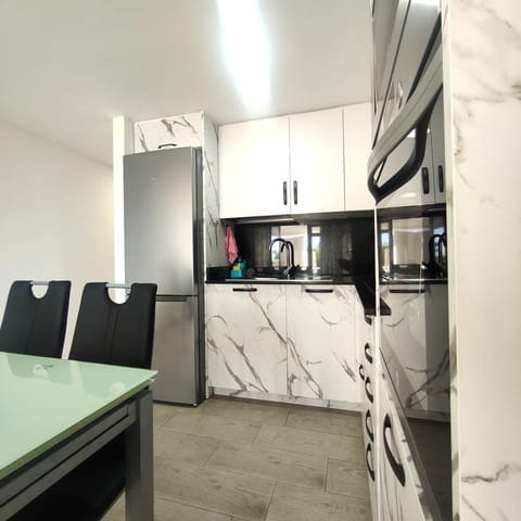 1 makuuhuone Asunto vuokrattavana paikassa Playa del Inglés, San Bartolomé de Tirajana mukana uima-altaan 
autotalli - 1 330 € (Ref: 8958247)