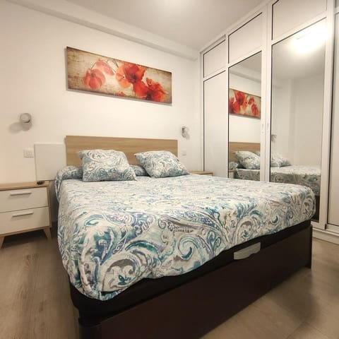 1 makuuhuone Asunto vuokrattavana paikassa Playa del Inglés, San Bartolomé de Tirajana mukana uima-altaan 
autotalli - 1 330 € (Ref: 8958247)