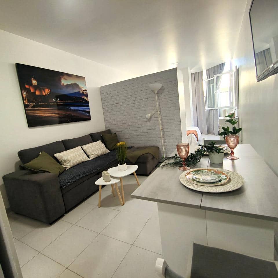 Leilighet til leie i Las Palmas de Gran Canaria - € 850 (Ref: 8973560)