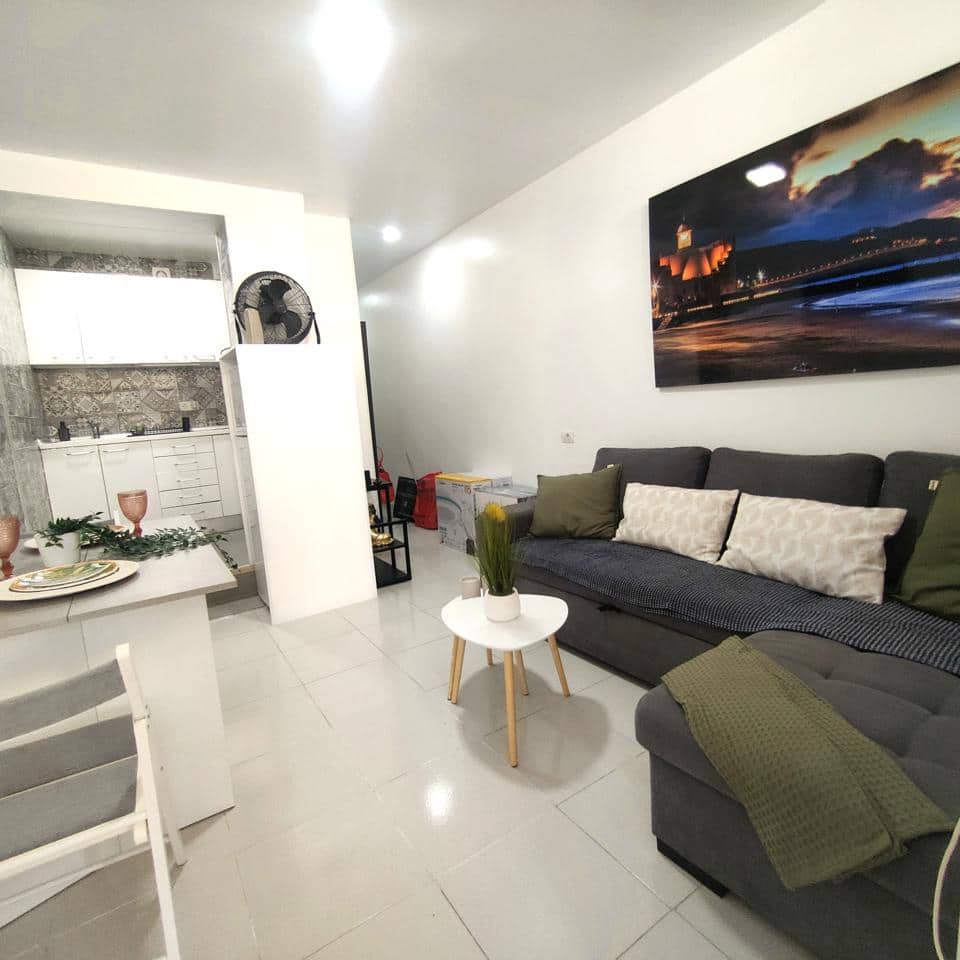 Leilighet til leie i Las Palmas de Gran Canaria - € 850 (Ref: 8973560)