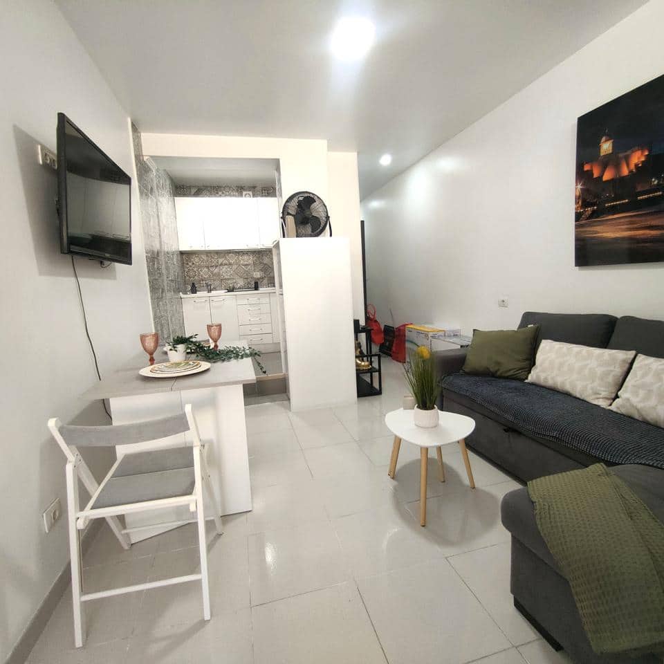 Leilighet til leie i Las Palmas de Gran Canaria - € 850 (Ref: 8973560)