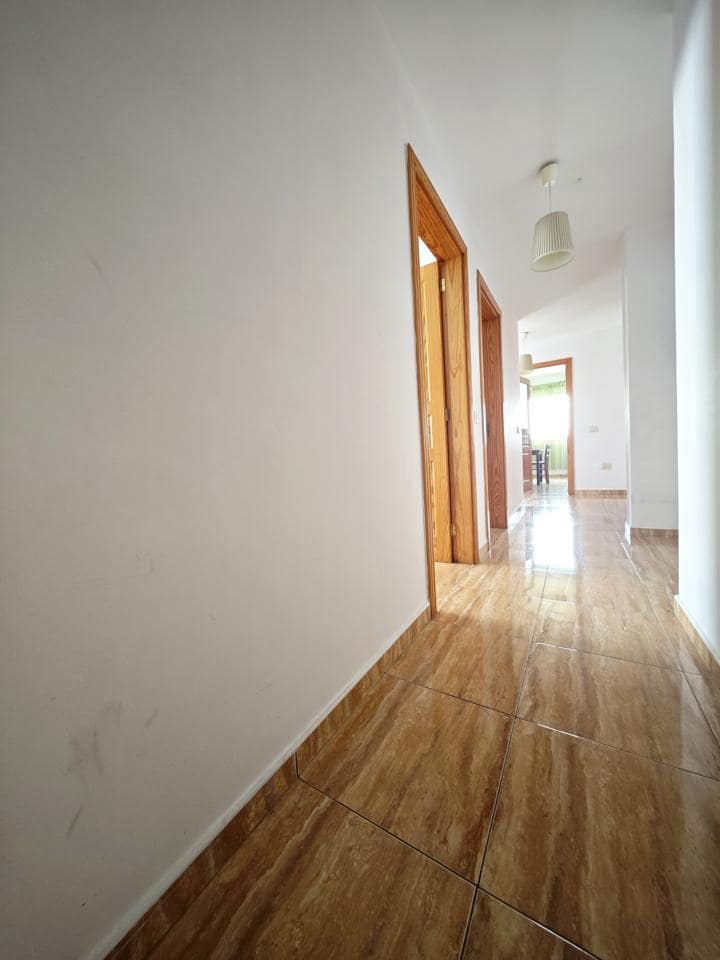 3 bedroom Flat for rent in Vecindario - € 1,200 (Ref: 8981812)