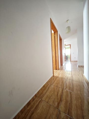 3 bedroom Flat for rent in Vecindario, Santa Lucía de Tirajana - € 1,200 (Ref: 8981812)