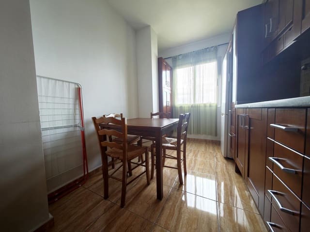 3 bedroom Flat for rent in Vecindario, Santa Lucía de Tirajana - € 1,200 (Ref: 8981812)