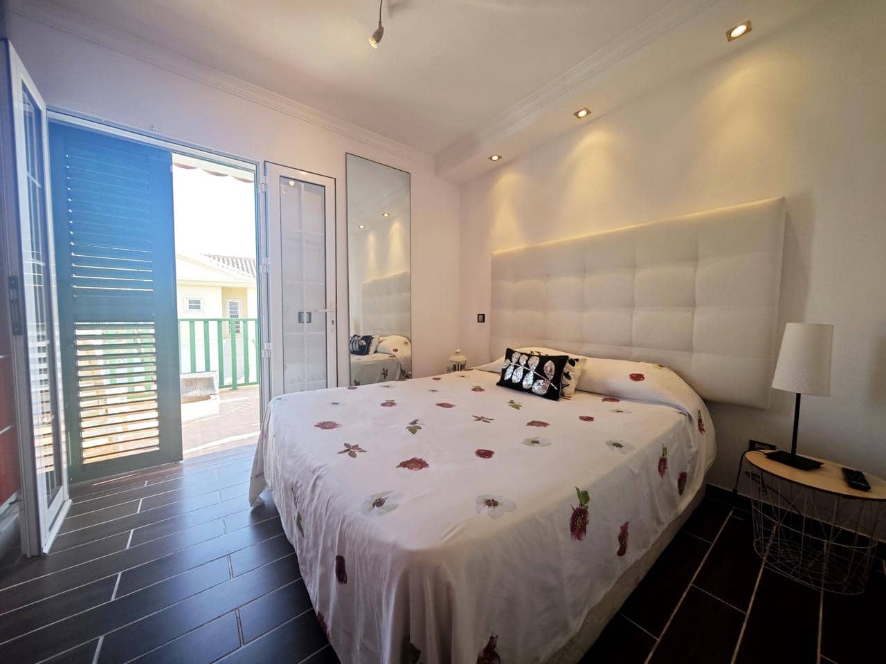 1 quarto Apartamento para arrendar em Sonneland com piscina - 1 300 € (Ref: 8981813)