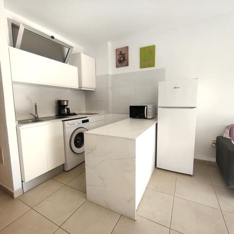 1 soverom Leilighet til leie i Playa del Inglés, San Bartolomé de Tirajana med svømmebasseng - € 1 300 (Ref: 9025521)