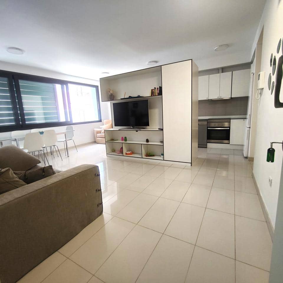 2 bedroom Flat for rent in Las Palmas de Gran Canaria - € 1,200 (Ref: 9058618)