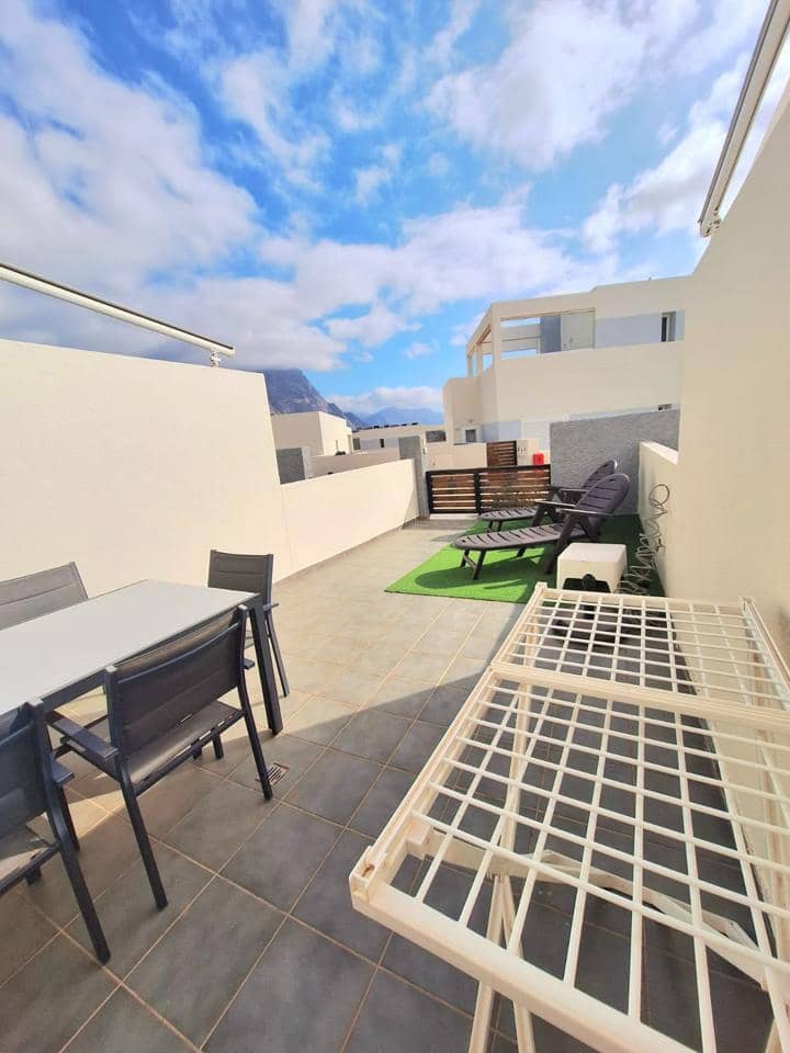 2 bedroom Flat for rent in Agaete with pool garage - € 1,300 (Ref: 9073030)