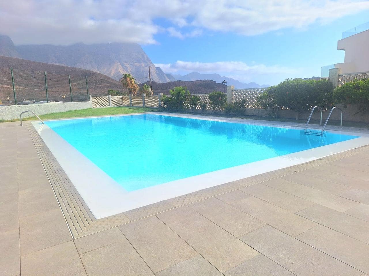 2 bedroom Flat for rent in Agaete with pool garage - € 1,300 (Ref: 9073030)