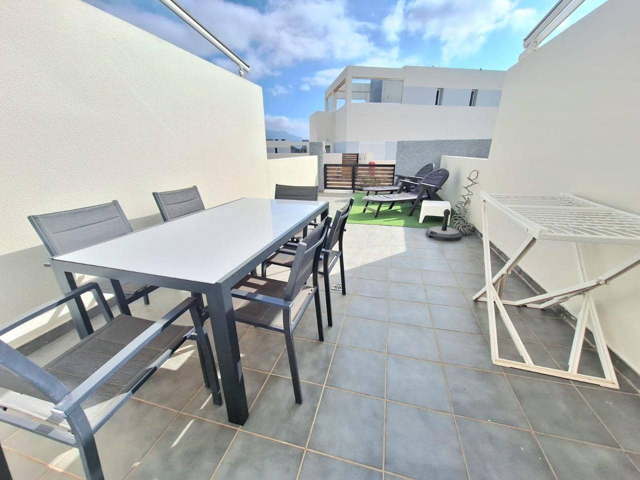 2 bedroom Flat for rent in Agaete with pool garage - € 1,300 (Ref: 9073030)