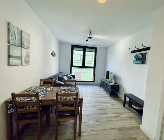 2 bedroom Flat for rent in Guanarteme, Las Palmas de Gran Canaria - € 1,300 (Ref: 9084839)