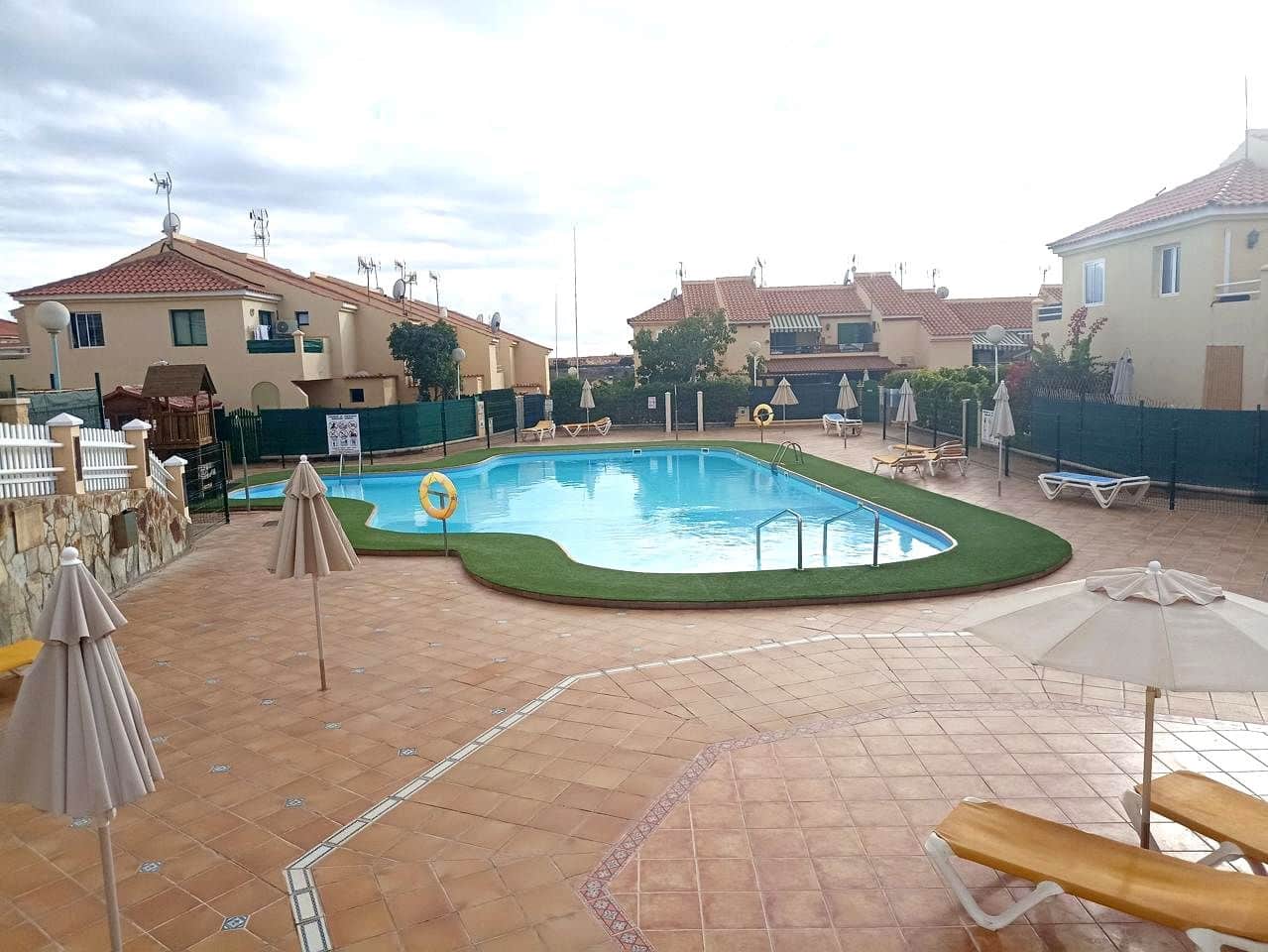 1 Zimmer Villa zu vermieten in Sonneland mit Pool - 1.300 € (Ref: 9111253)