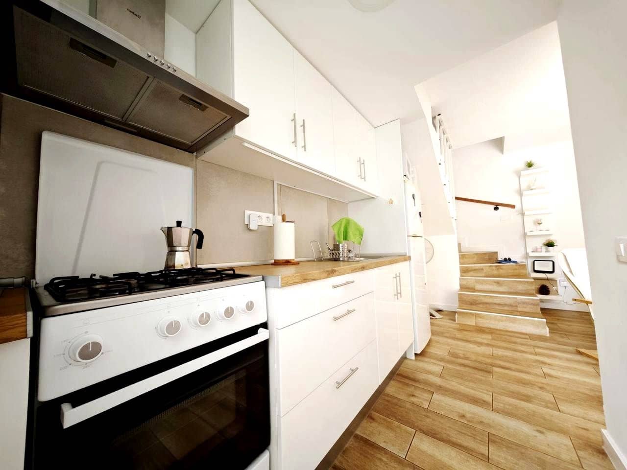 1 Zimmer Villa zu vermieten in Sonneland mit Pool - 1.300 € (Ref: 9111253)