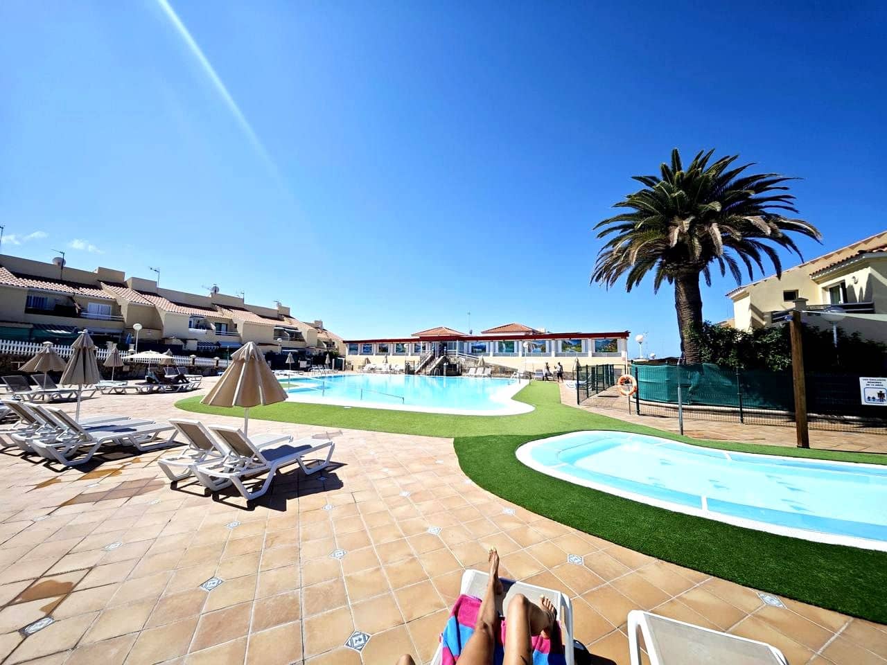 1 Zimmer Villa zu vermieten in Sonneland mit Pool - 1.300 € (Ref: 9111253)