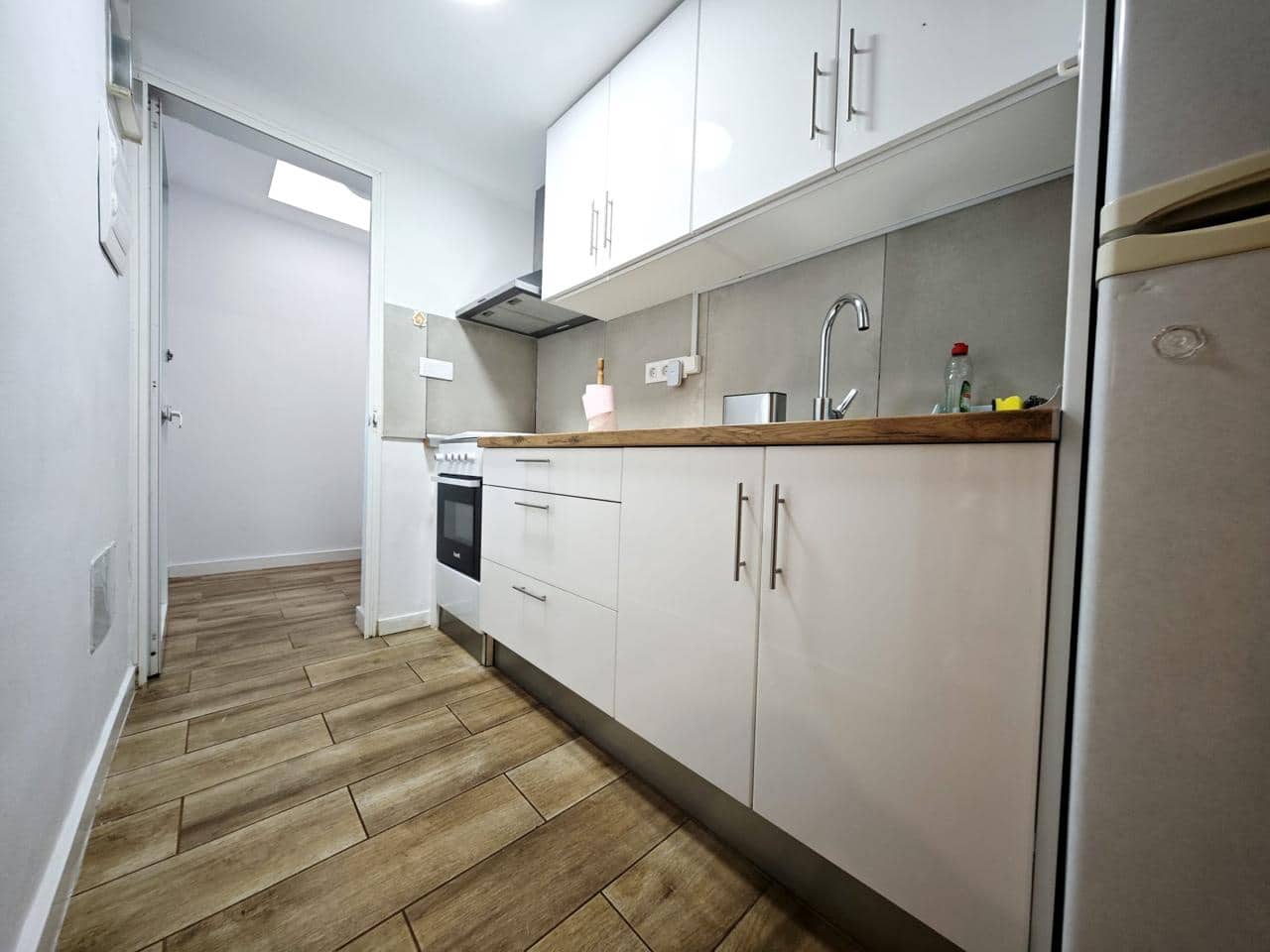 1 Zimmer Villa zu vermieten in Sonneland mit Pool - 1.300 € (Ref: 9111253)