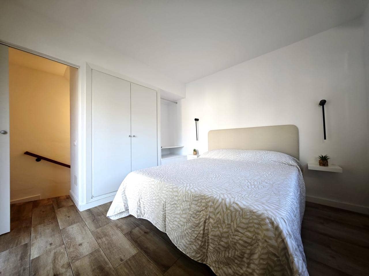 1 Zimmer Villa zu vermieten in Sonneland mit Pool - 1.300 € (Ref: 9111253)